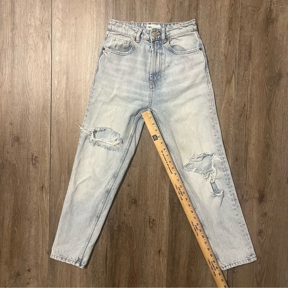 Zara Ripped Mom Fit Jeans Light Wash Blue US Size 2 Distressed High Waist - Picture 3 of 9
